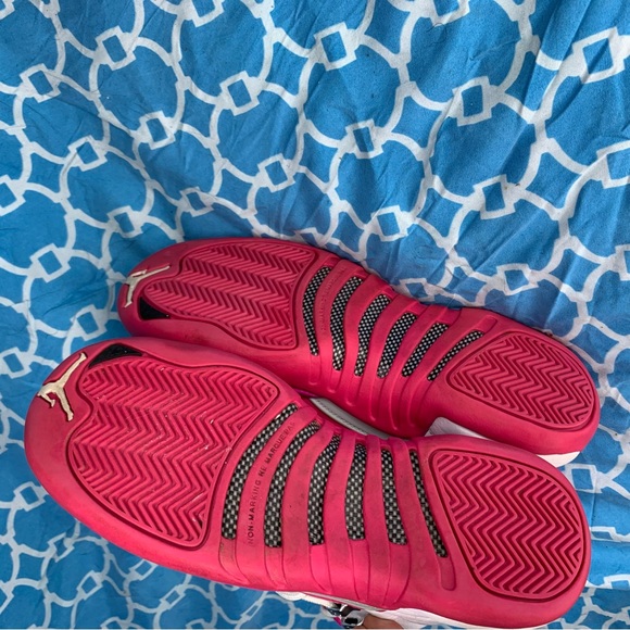 Nike Women’s size 7 Air Jordan 12 vivid pink retro og GG ladies sneakers wmns - Picture 4 of 11